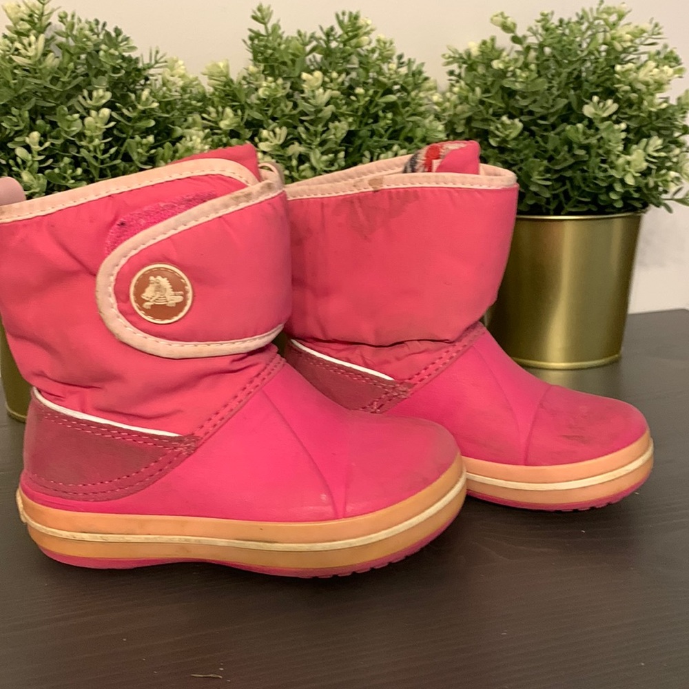 Crocs size 9 waterproof winter snow boots
